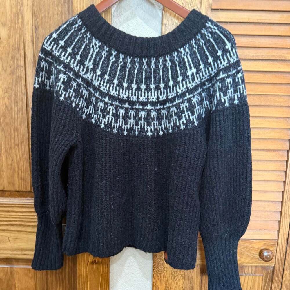 Black and white Nordic pettern knit sweater Size L
